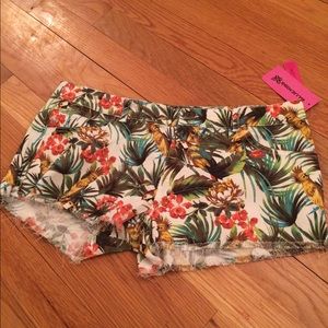 BLUEKISS Floral daisy dukes size L